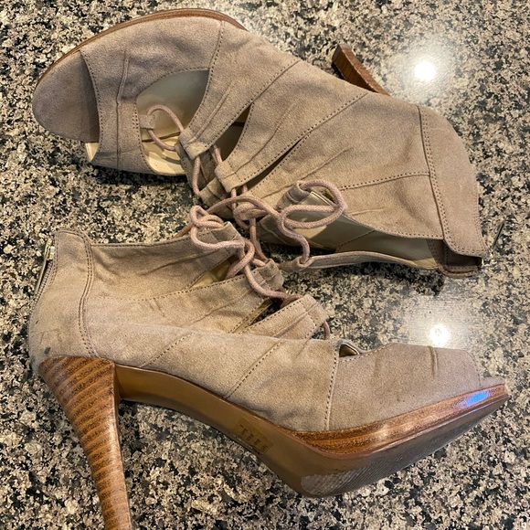 Tan Lace-Up Open Toe Sandals - Picture 5 of 7